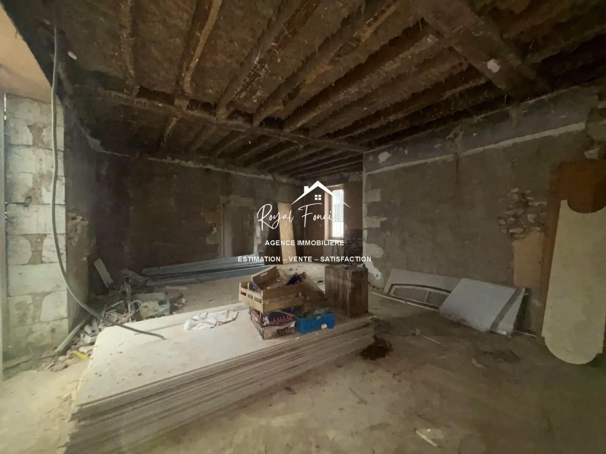RDC de l'mmeuble Ensemble immobilier à rénover avec maison ancienne et immeuble à Preuilly-sur-Claise 