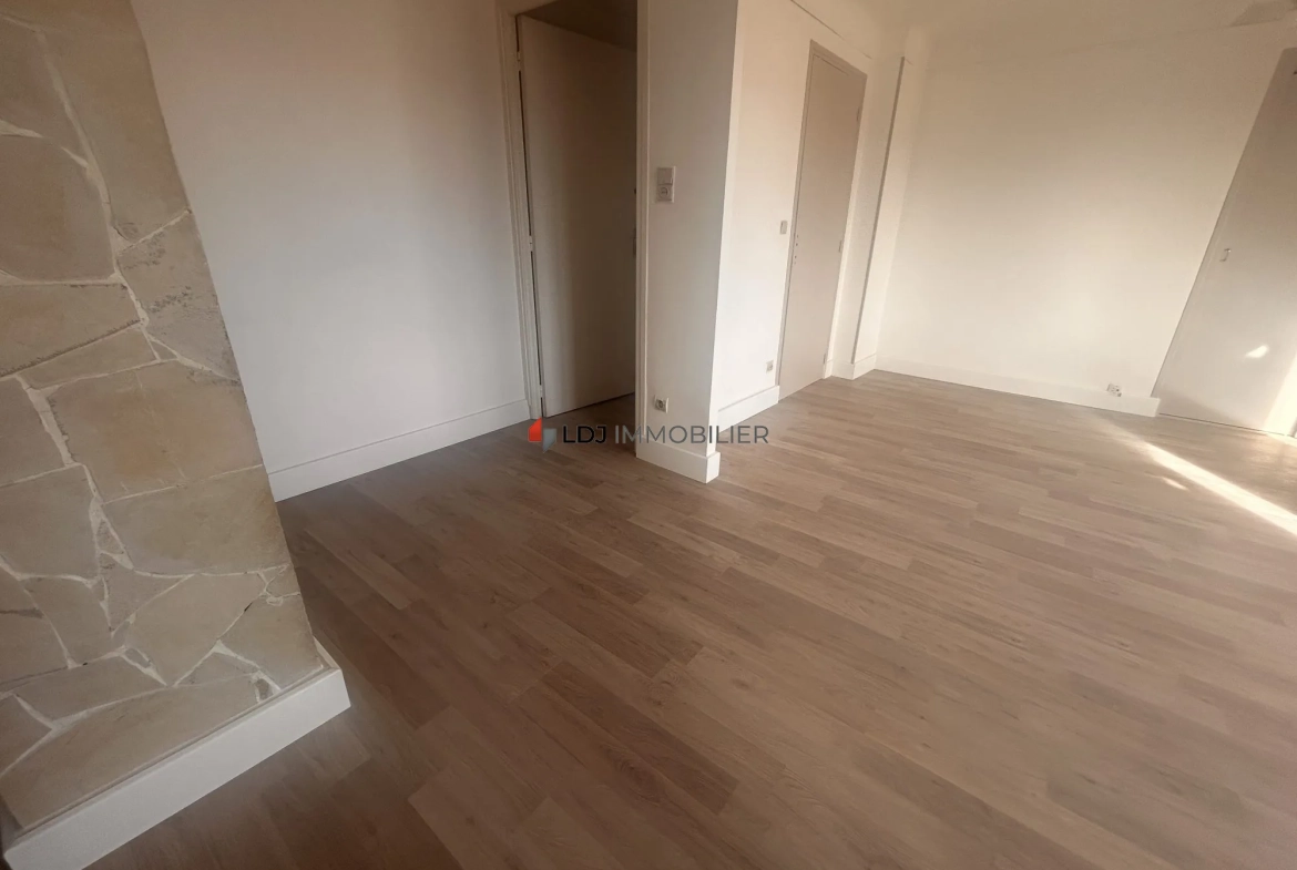 Appartement lumineux avec vue sur Céret, cave et parking - Opportunité à saisir 