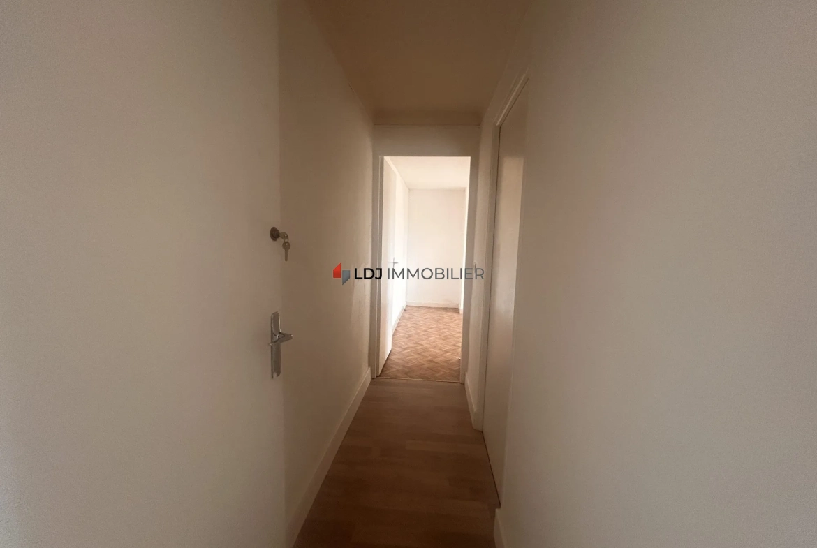 Appartement lumineux avec vue sur Céret, cave et parking - Opportunité à saisir 