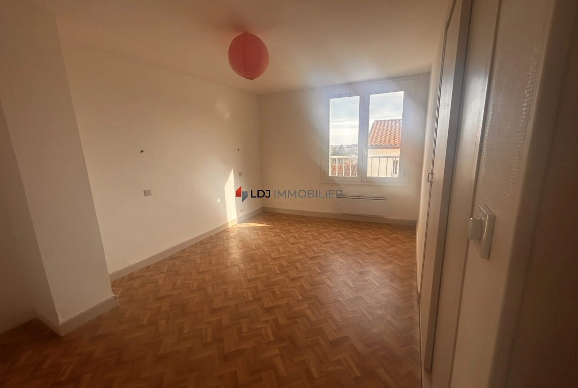 Appartement lumineux avec vue sur Céret, cave et parking - Opportunité à saisir 