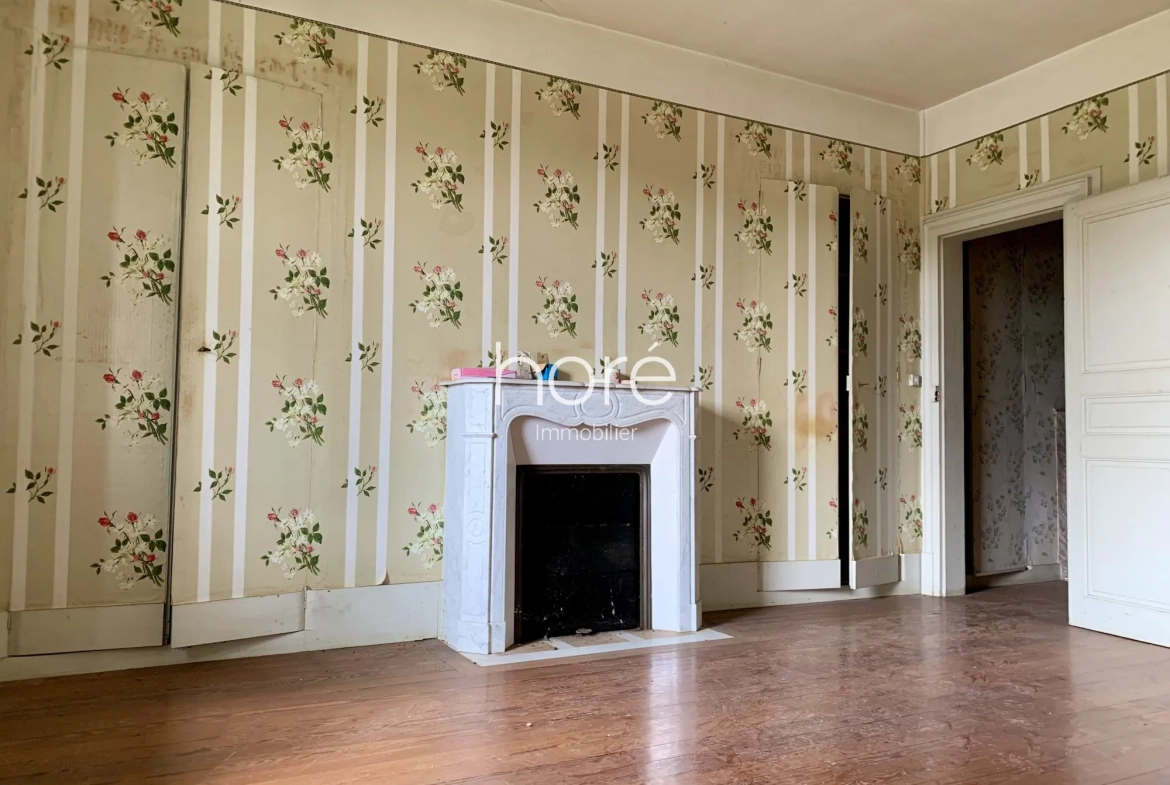 Maison ancienne à rénover avec jardin et dépendances à Dixmont 89500 