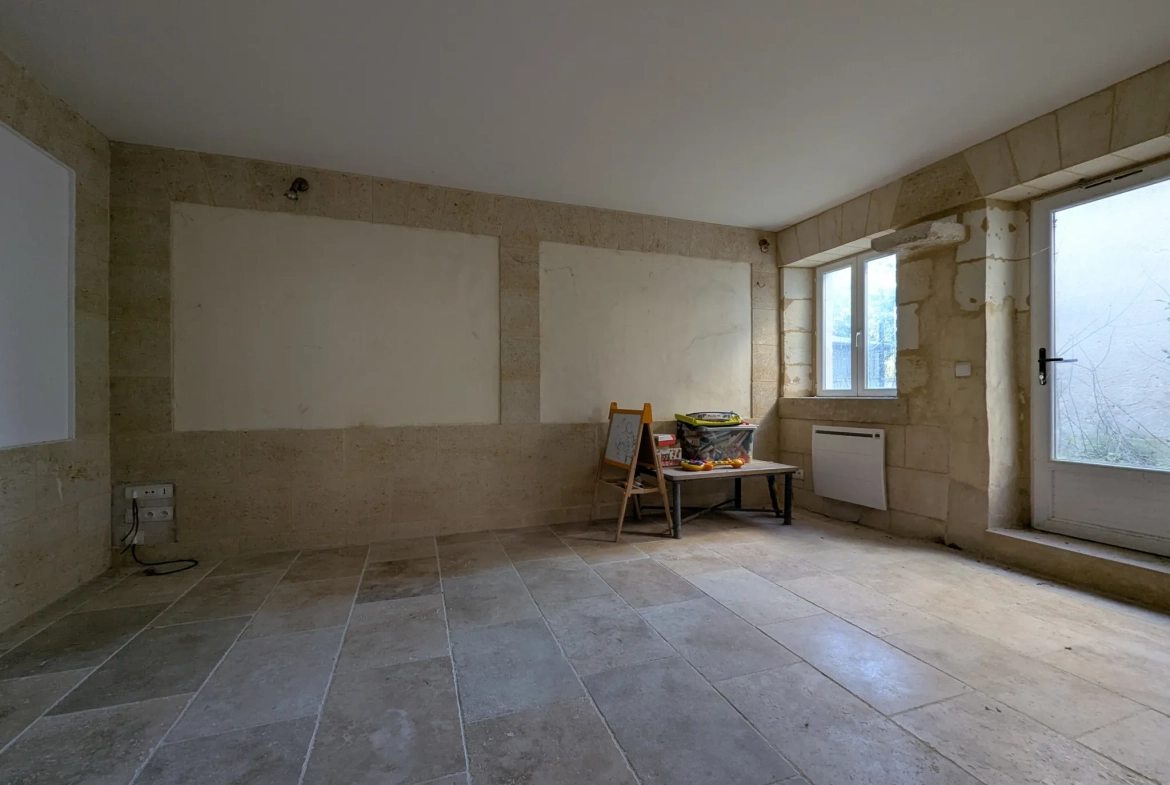 Maison en pierre avec grand potentiel à La Riviere, proche Libourne 