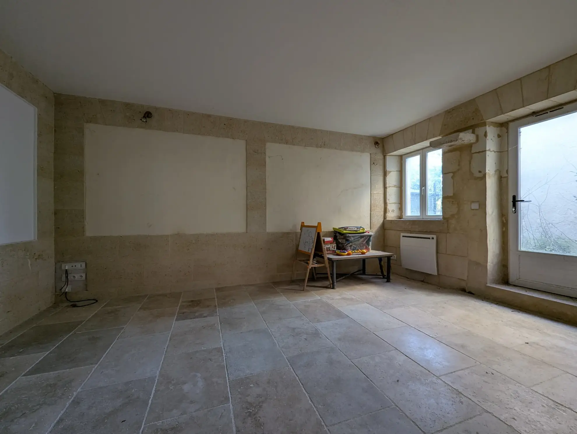 Maison en pierre avec grand potentiel à La Riviere, proche Libourne 