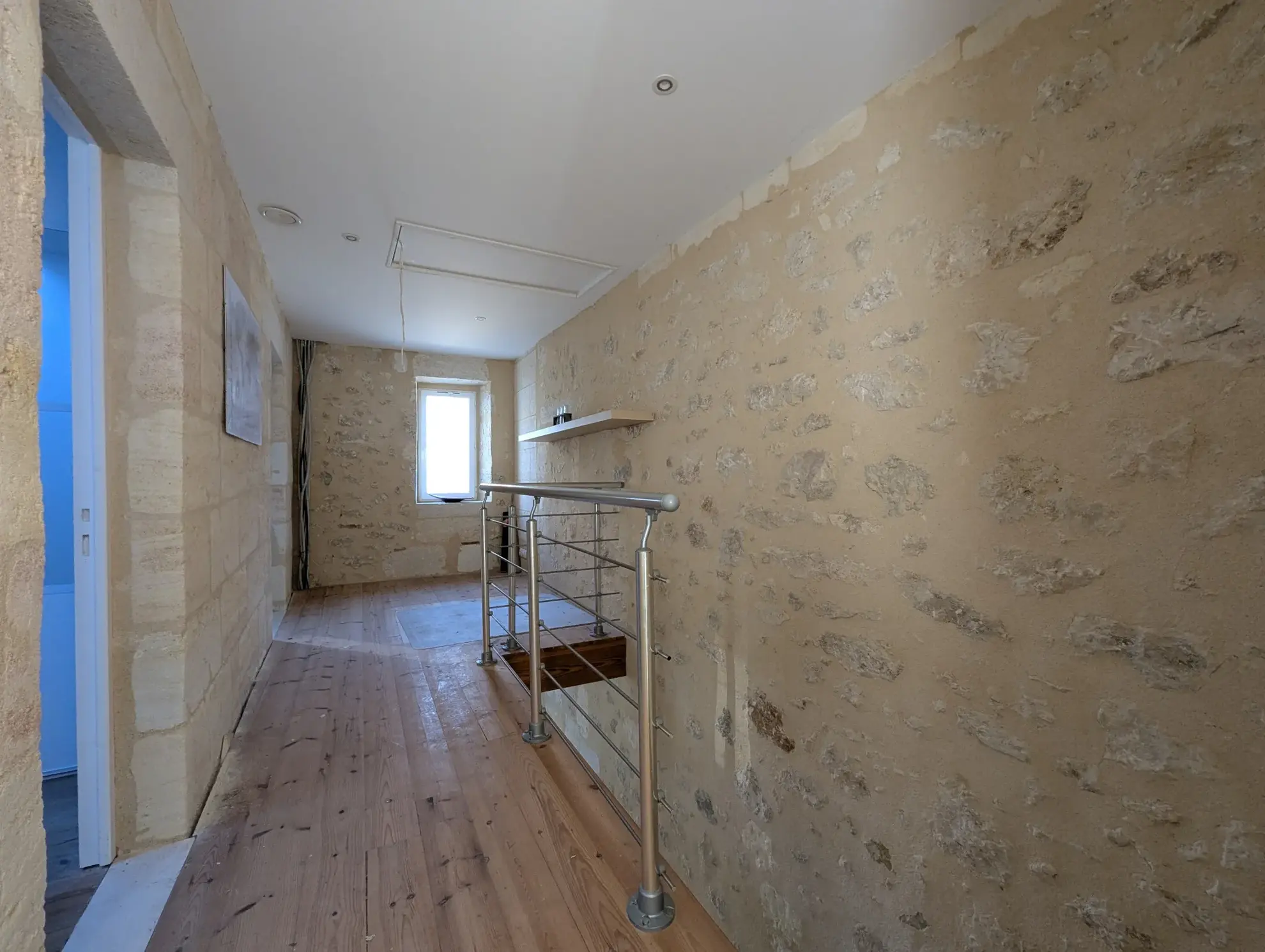 Maison en pierre avec grand potentiel à La Riviere, proche Libourne 