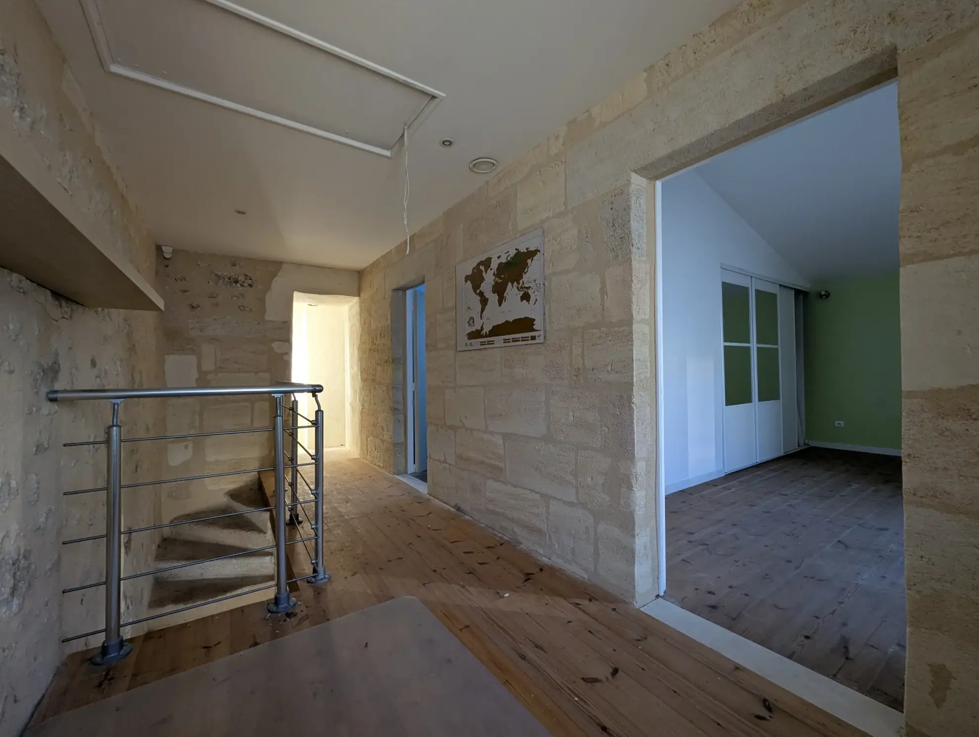 Maison en pierre avec grand potentiel à La Riviere, proche Libourne 