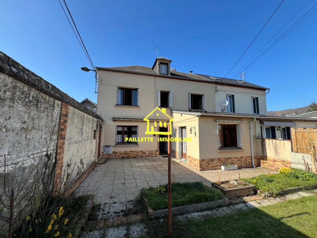 Maison mitoyenne à Fécamp de 75 m² avec terrasse et potentiel d'aménagement