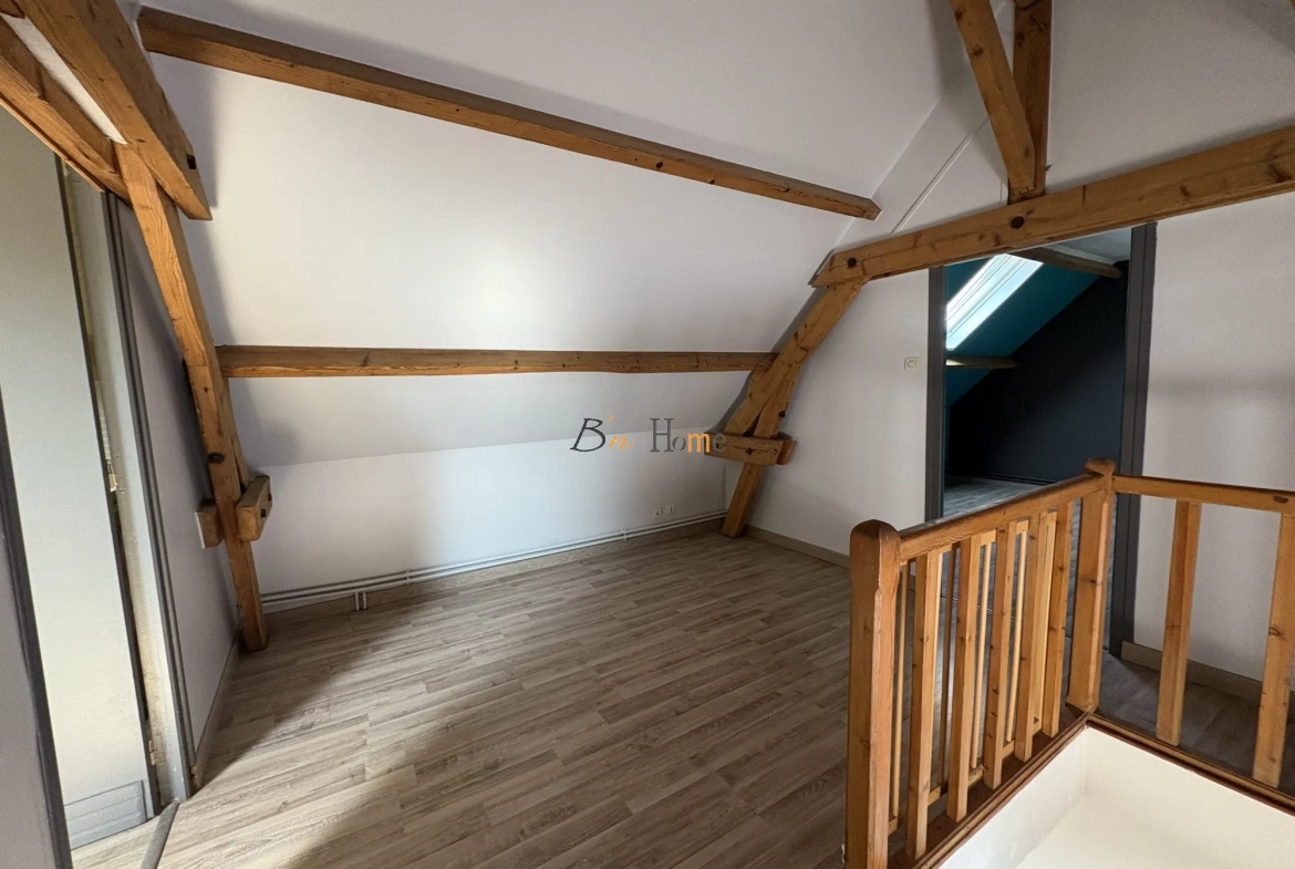 Charmante maison indépendante avec jardin à Puisieux - 3 chambres, garage et véranda lumineuse 