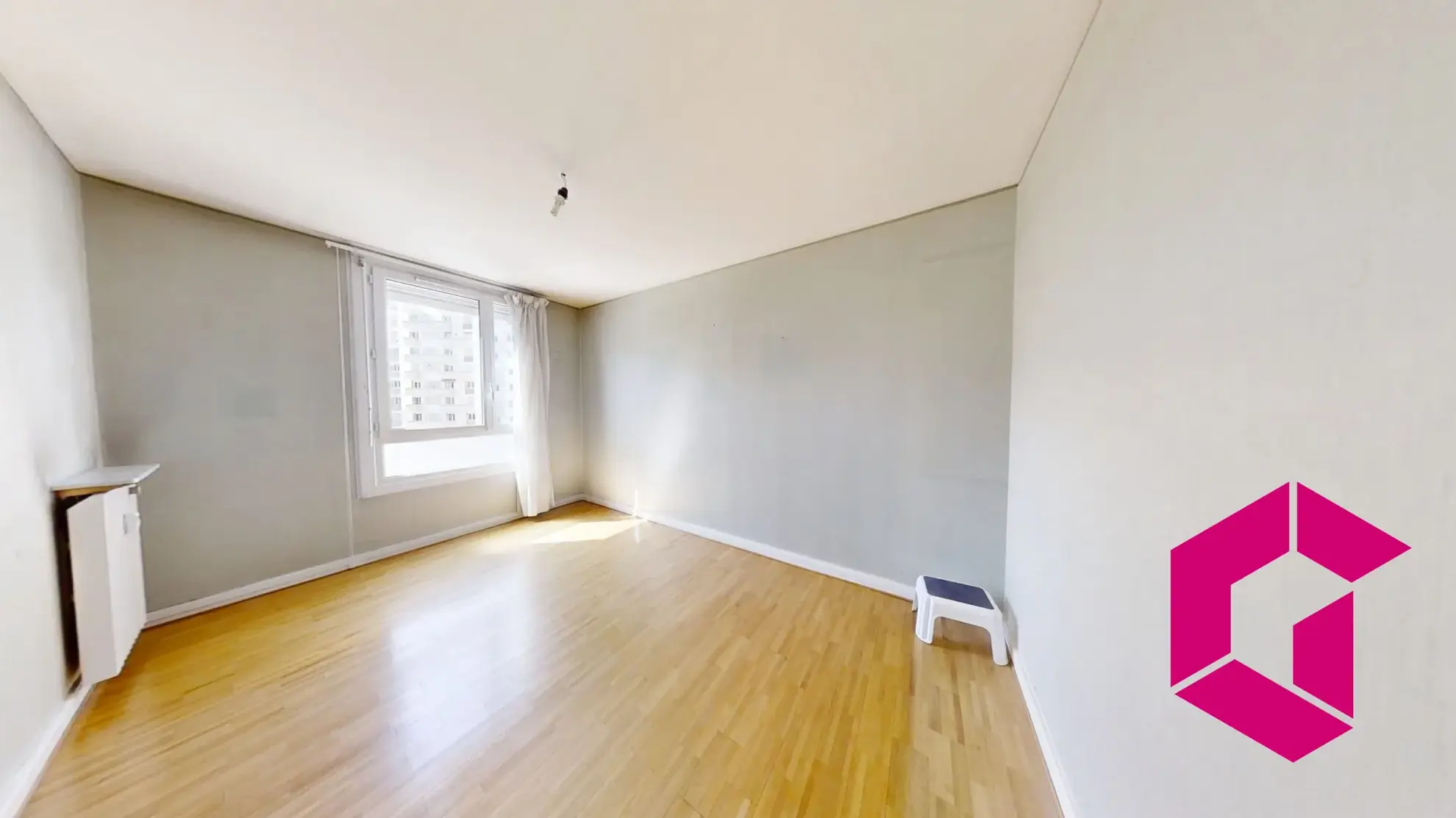 Grand appartement T5 de 105m² à Bellevue avec parking et cave 