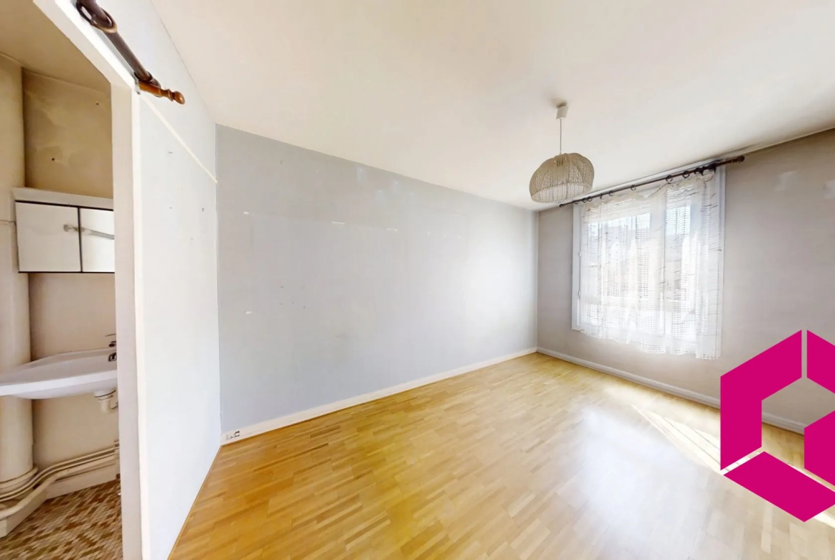 Grand appartement T5 de 105m² à Bellevue avec parking et cave 