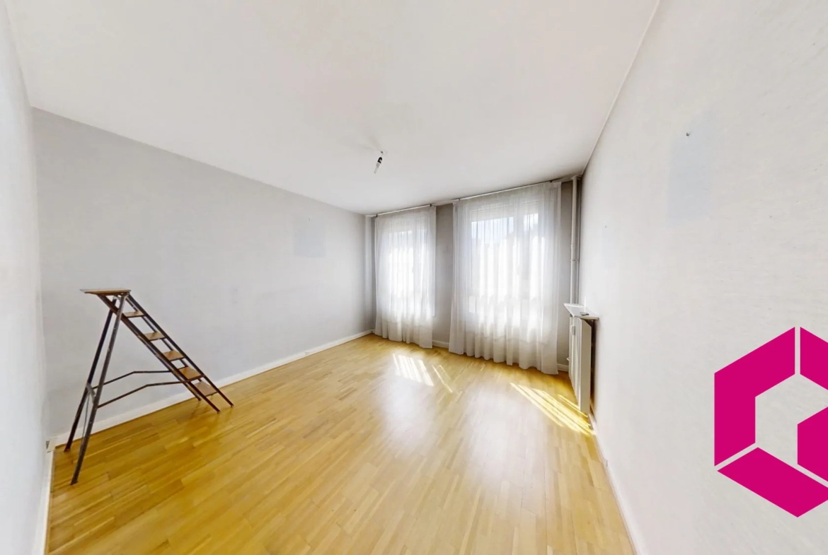 Grand appartement T5 de 105m² à Bellevue avec parking et cave 