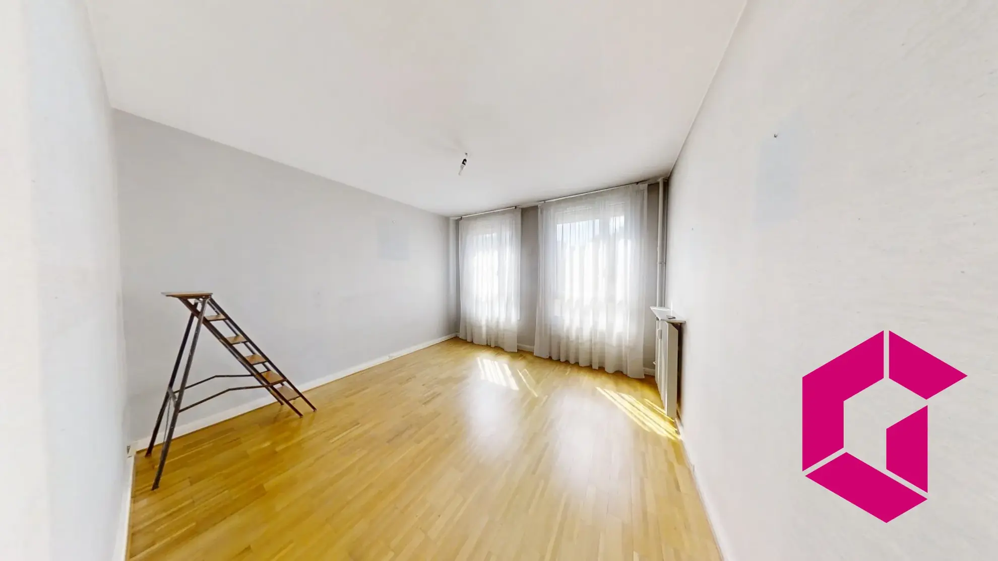 Grand appartement T5 de 105m² à Bellevue avec parking et cave 
