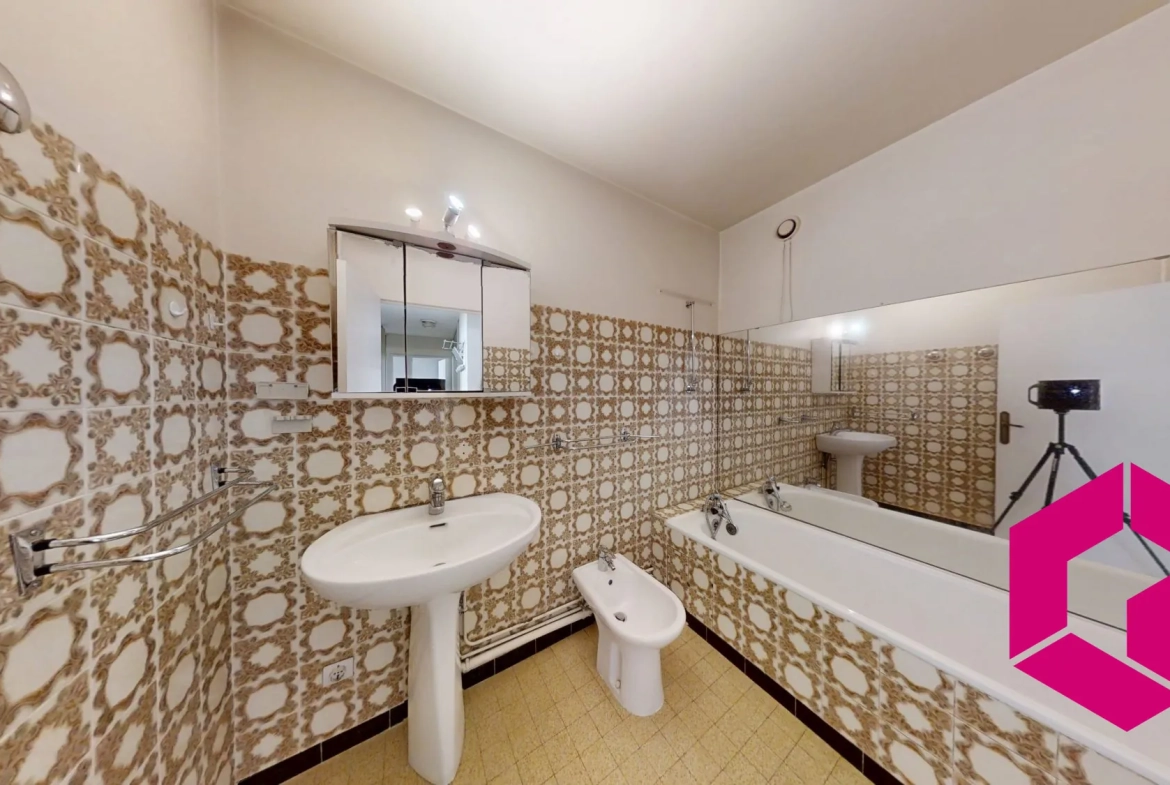 Grand appartement T5 de 105m² à Bellevue avec parking et cave 