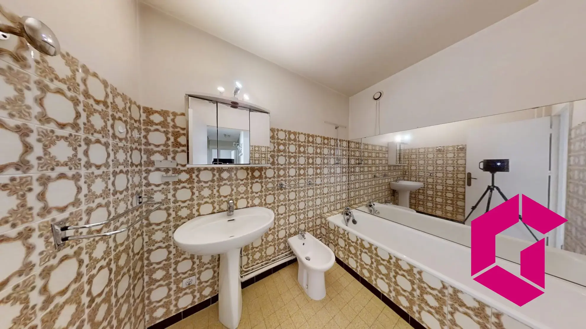 Grand appartement T5 de 105m² à Bellevue avec parking et cave 