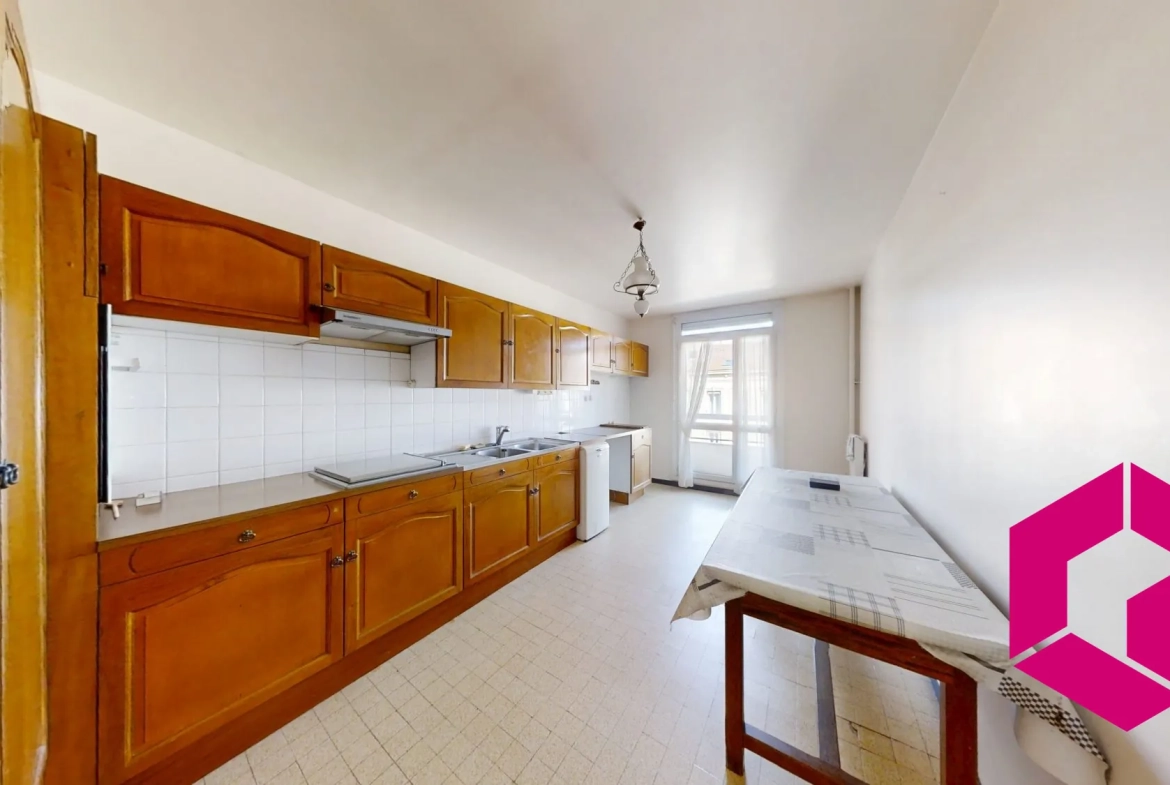 Grand appartement T5 de 105m² à Bellevue avec parking et cave 
