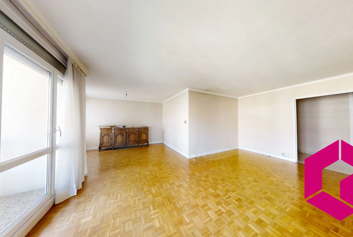 Grand appartement T5 de 105m² à Bellevue avec parking et cave 