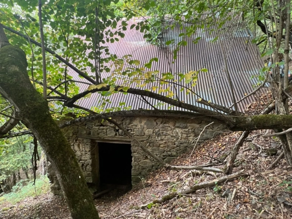 Grange foraine à rénover près d'Arreau dans les Hautes-Pyrénées
