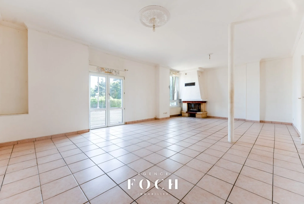 Superbe appartement avec jardin, terrasse et garage à Écrouves 