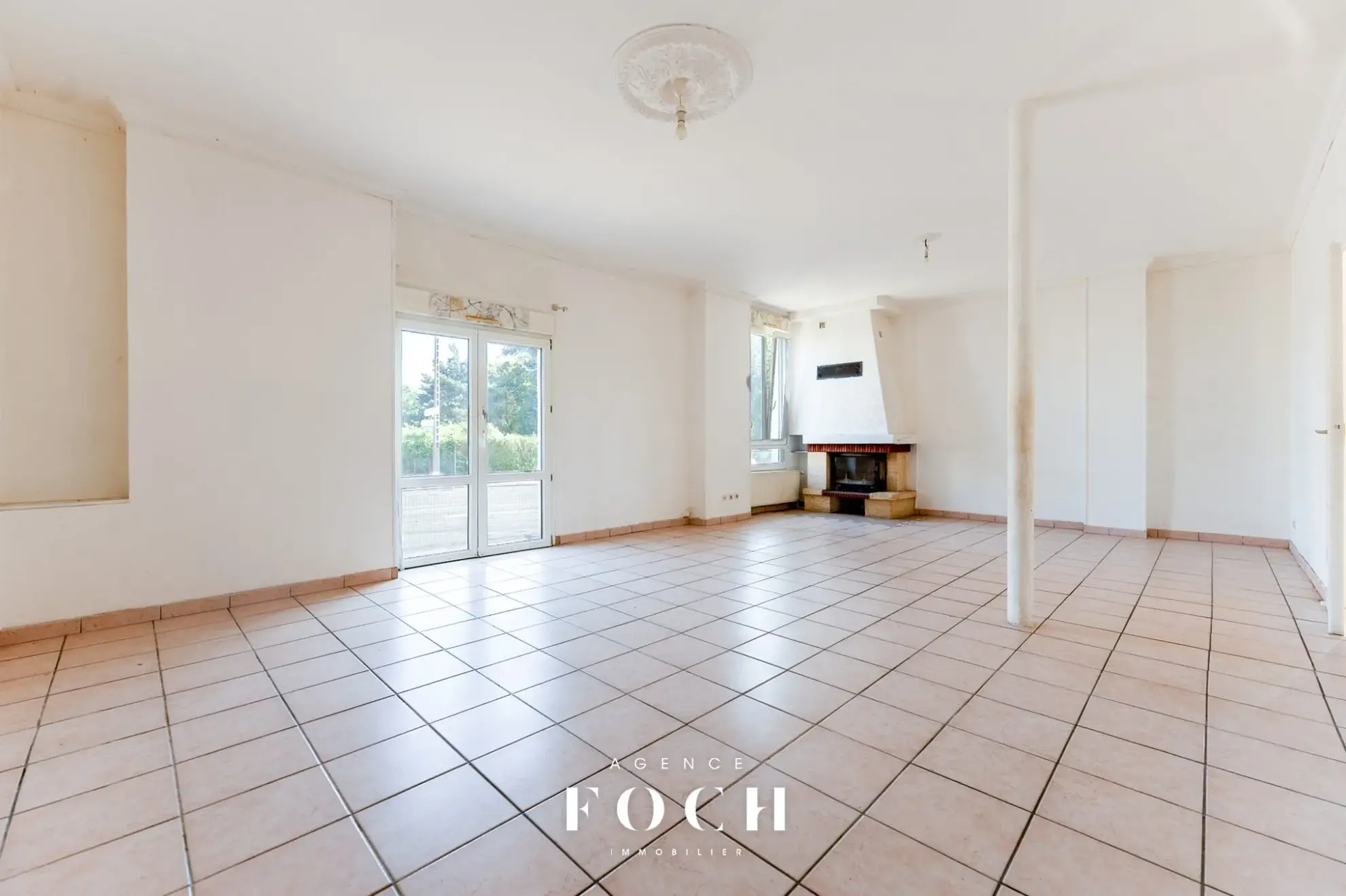 Superbe appartement avec jardin, terrasse et garage à Écrouves 