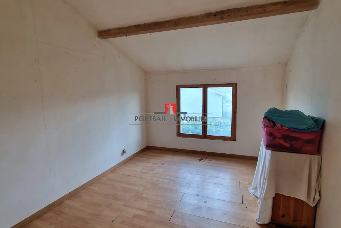 Maison à rénover à 5 min de l'A10 avec grand jardin et grange, idéal potentiel d'aménagement 
