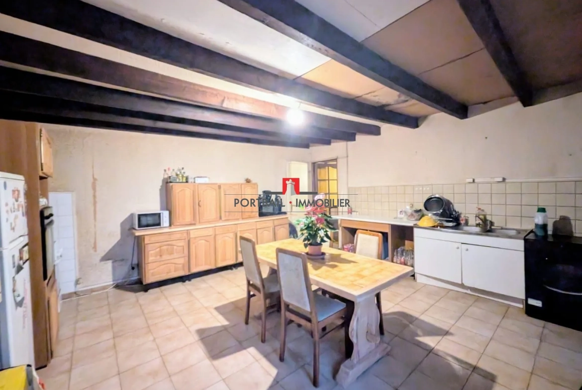 Maison à rénover à 5 min de l'A10 avec grand jardin et grange, idéal potentiel d'aménagement 