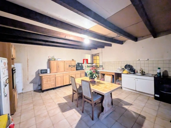 Maison à rénover à 5 min de l'A10 avec grand jardin et grange, idéal potentiel d'aménagement