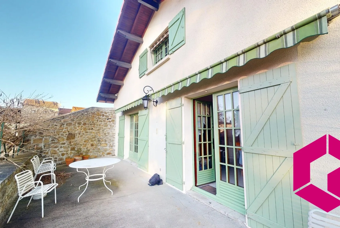 Maison à vendre au centre de Luriecq avec terrain et dépendance 
