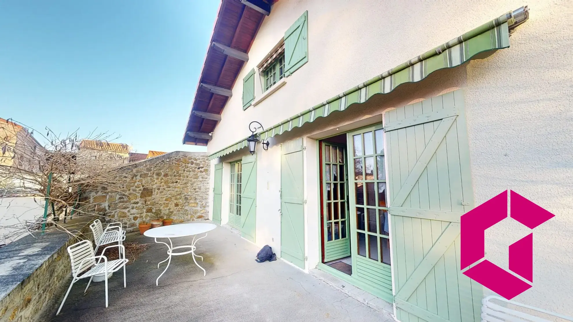 Maison à vendre au centre de Luriecq avec terrain et dépendance 