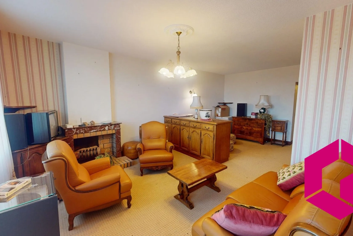 Maison à vendre au centre de Luriecq avec terrain et dépendance 