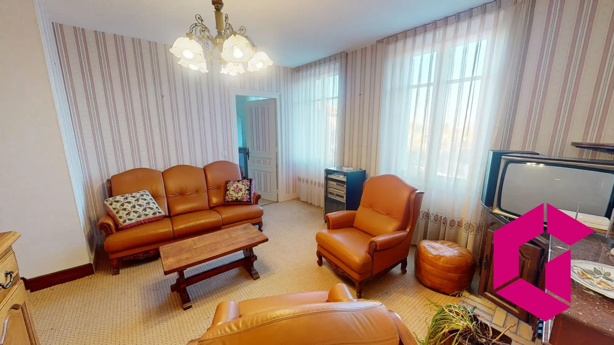 Maison à vendre au centre de Luriecq avec terrain et dépendance 