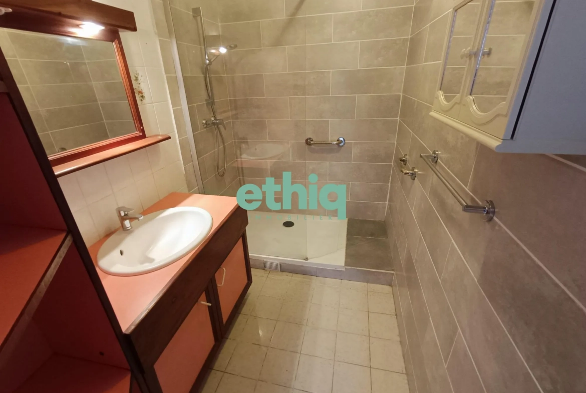 Appartement T3 à vendre à Pointe-à-Pitre, proche du CHU, avec terrasse et balcon 