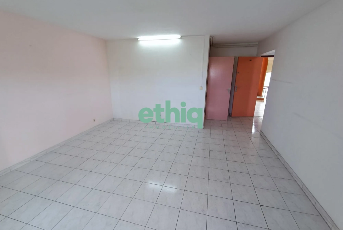 Appartement T3 à vendre à Pointe-à-Pitre, proche du CHU, avec terrasse et balcon 