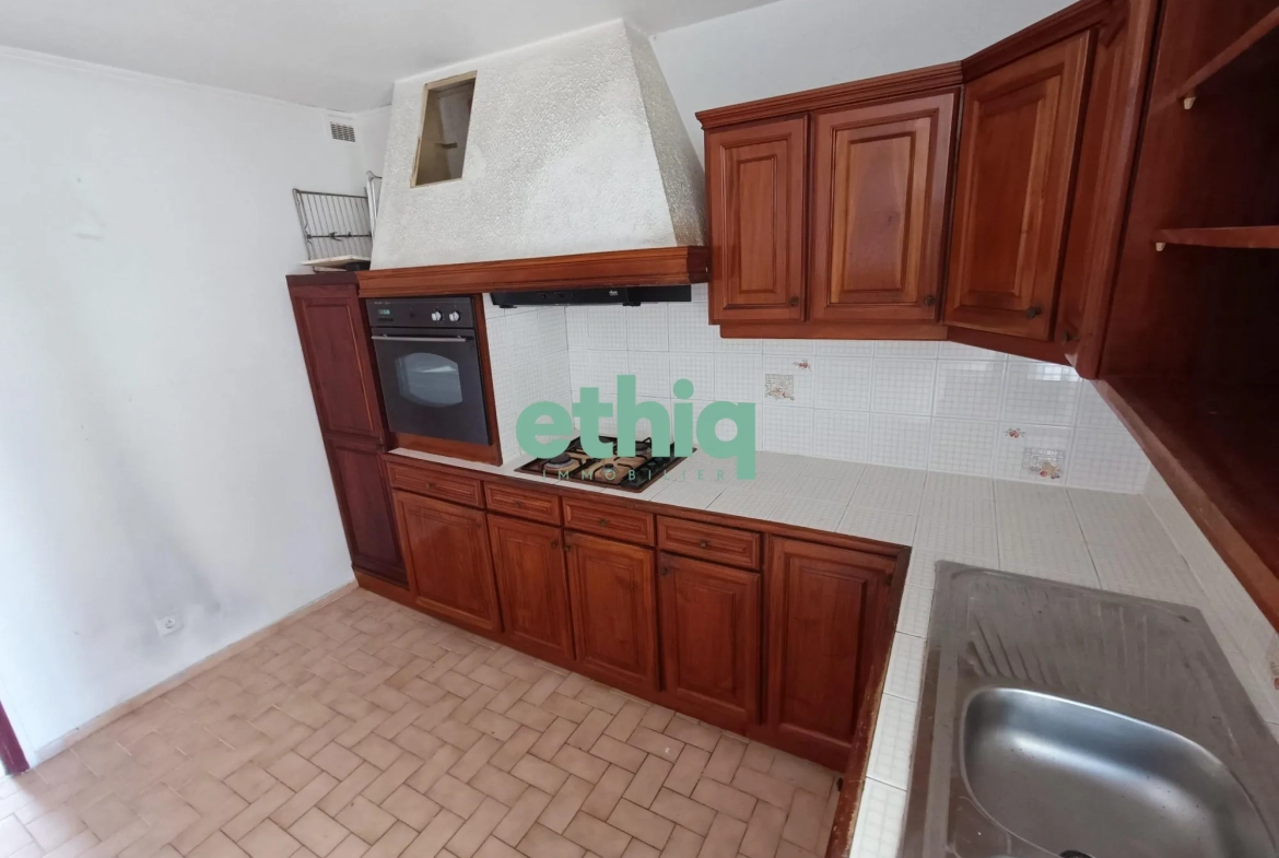 Appartement T3 à vendre à Pointe-à-Pitre, proche du CHU, avec terrasse et balcon 