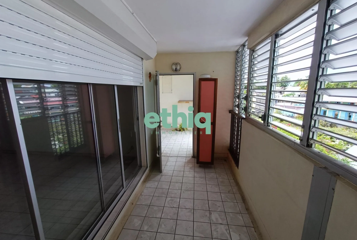 Appartement T3 à vendre à Pointe-à-Pitre, proche du CHU, avec terrasse et balcon 