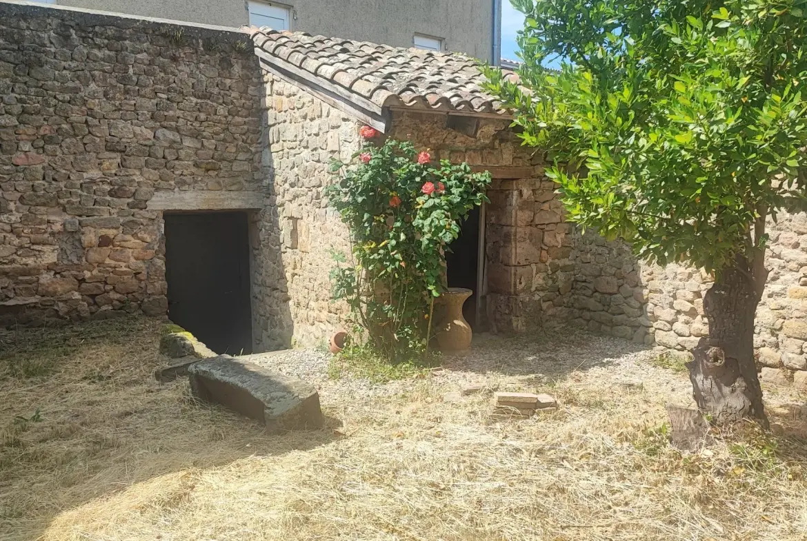 Maison de village de 89 m² avec jardin à Vernoux en Vivarais 