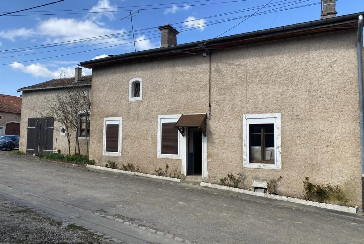 Maison à rénover de 120 m² à Ugny-sur-Meuse - Opportunité d'investissement 