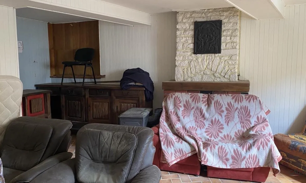 Maison à rénover de 120 m² à Ugny-sur-Meuse - Opportunité d'investissement 