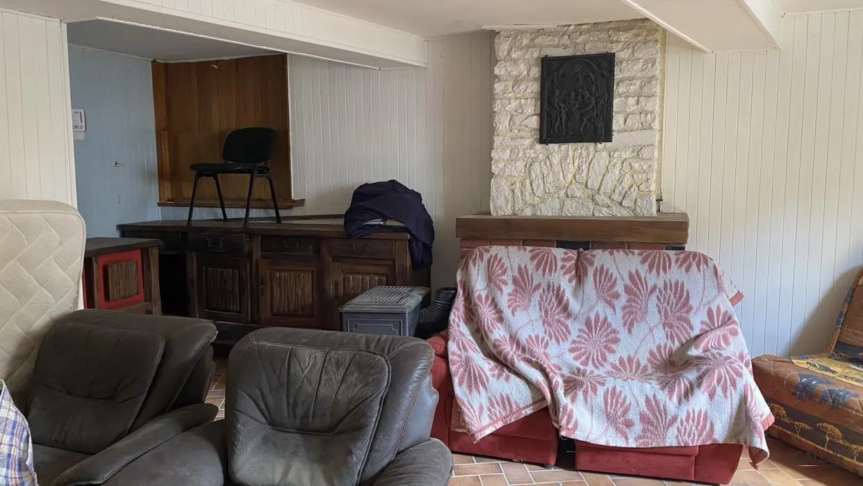 Maison à rénover de 120 m² à Ugny-sur-Meuse - Opportunité d'investissement 