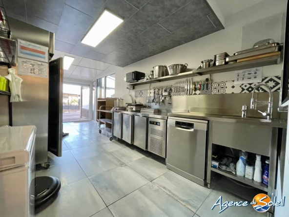 Local commercial rénové de 48 m² à Saint-Cyprien avec espace logement
