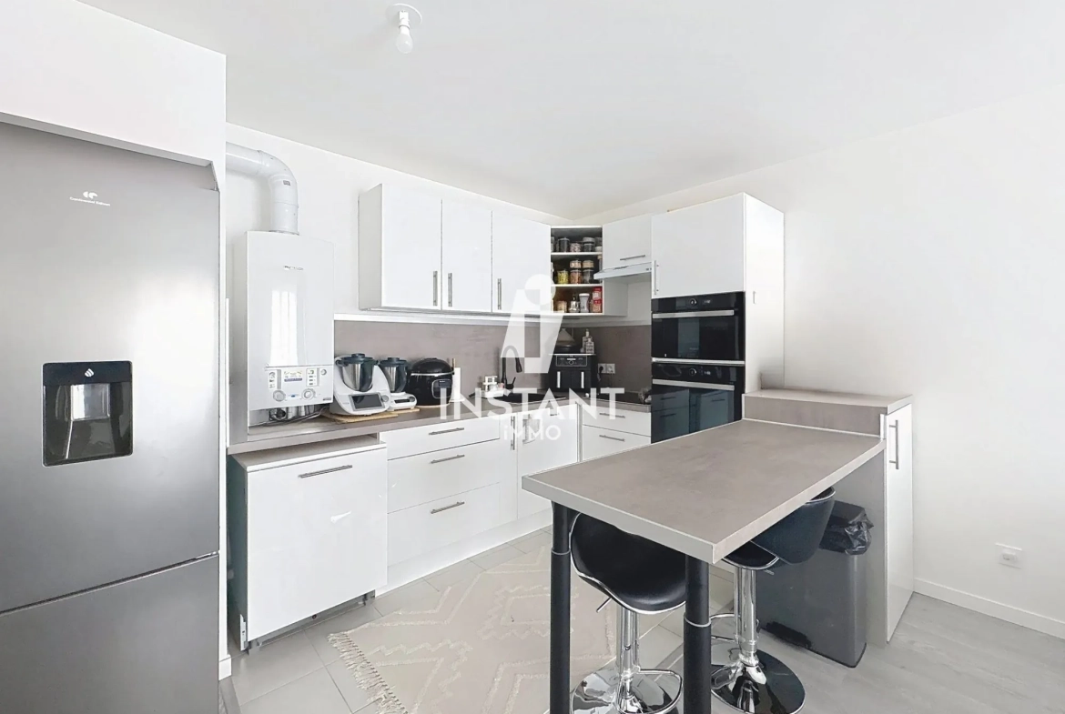 Appartement 3 pièces récent avec parking en centre-ville de Le Blanc-Mesnil 