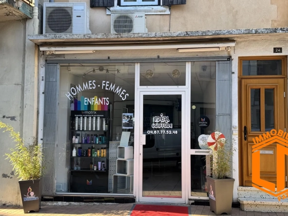 Local commercial de 40 m² à vendre à Bessan, emplacement idéal, bail en cours