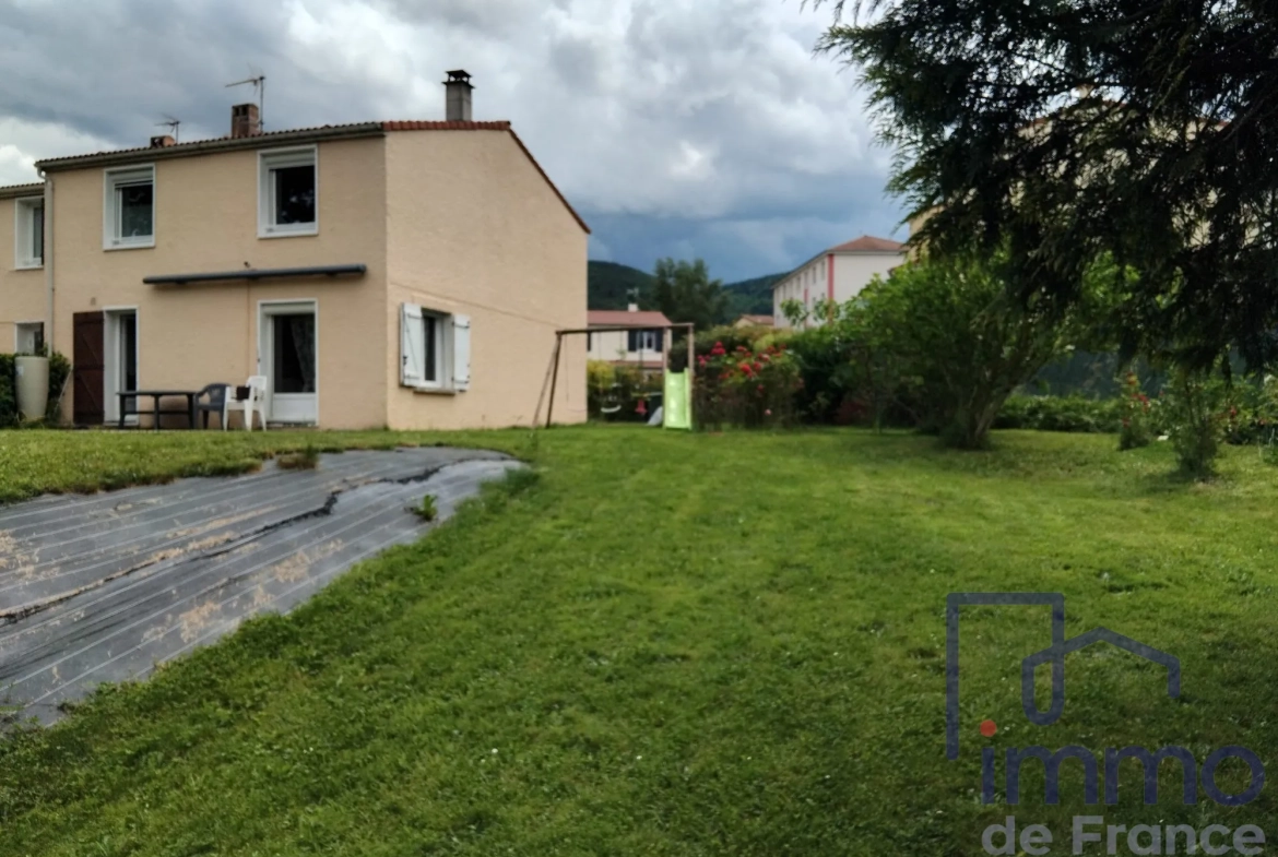 Maison rénovée de 103 m² avec jardin à Le Chambon Feugerolles 
