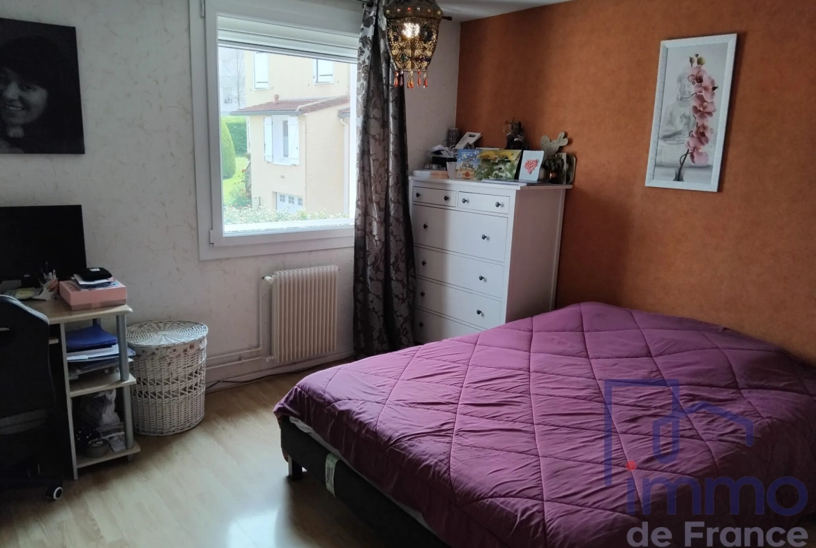 Maison rénovée de 103 m² avec jardin à Le Chambon Feugerolles 