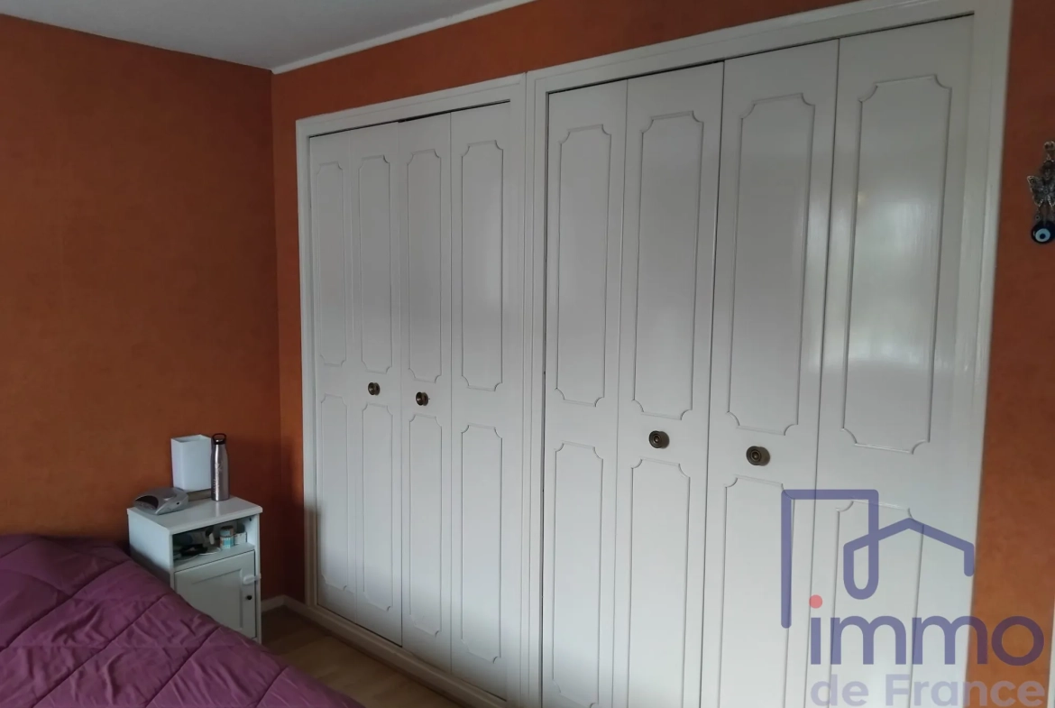 Maison rénovée de 103 m² avec jardin à Le Chambon Feugerolles 