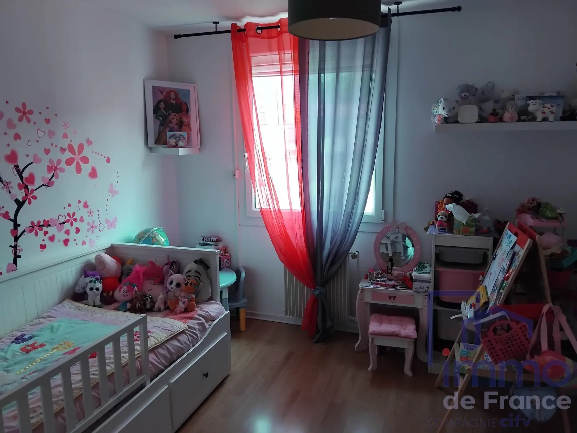Maison rénovée de 103 m² avec jardin à Le Chambon Feugerolles 