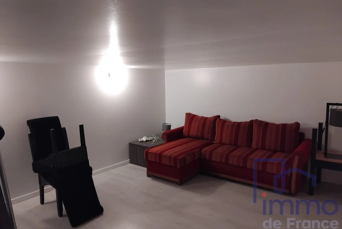 Maison rénovée de 103 m² avec jardin à Le Chambon Feugerolles 