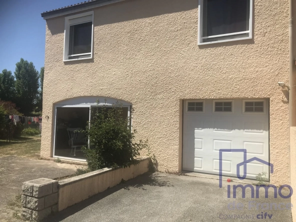 Maison rénovée de 103 m² avec jardin à Le Chambon Feugerolles