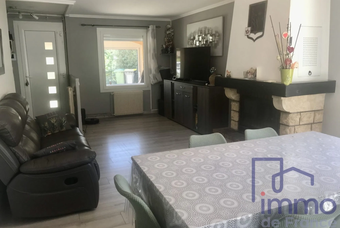 Maison rénovée de 103 m² avec jardin à Le Chambon Feugerolles 