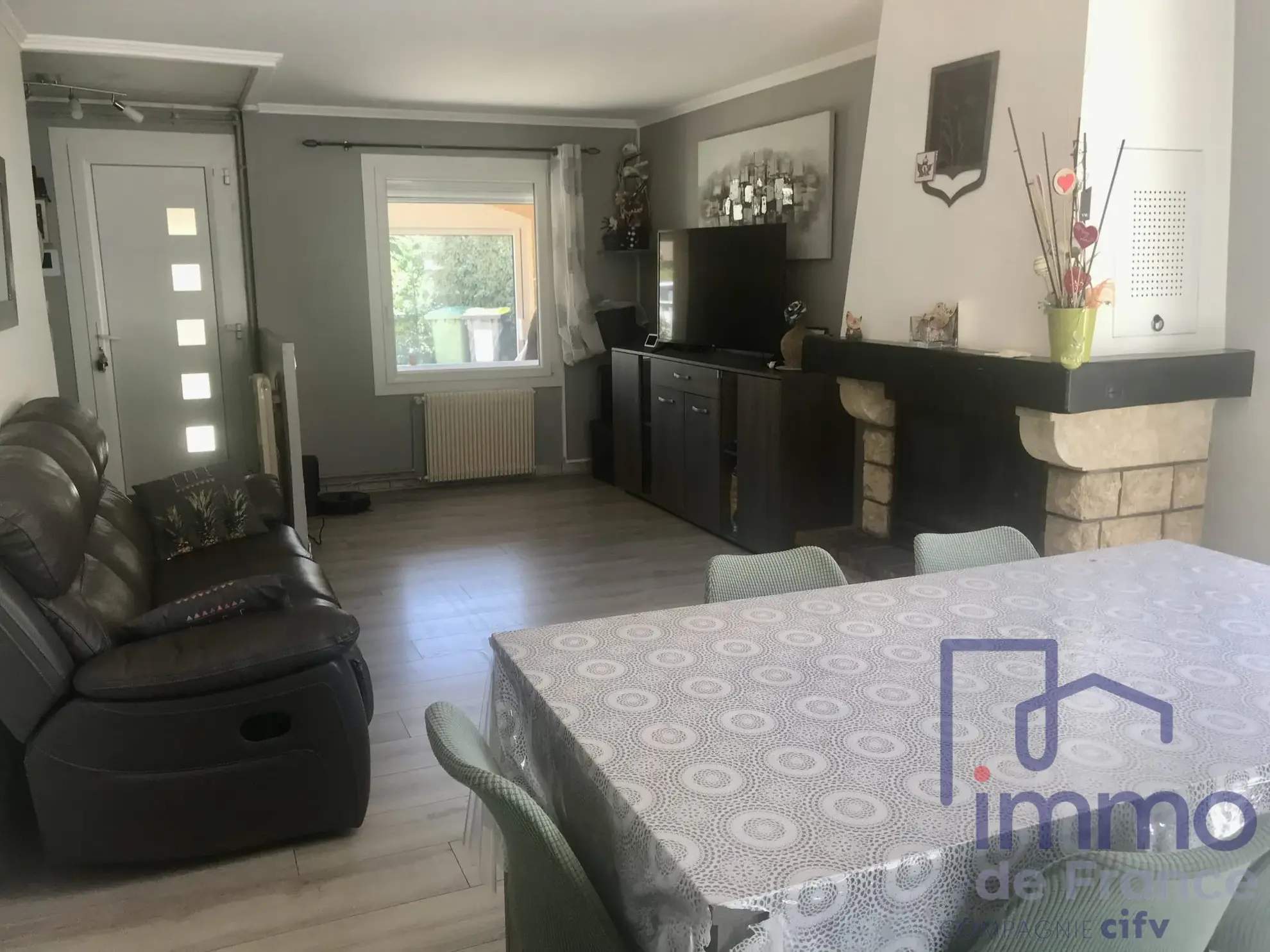 Maison rénovée de 103 m² avec jardin à Le Chambon Feugerolles 
