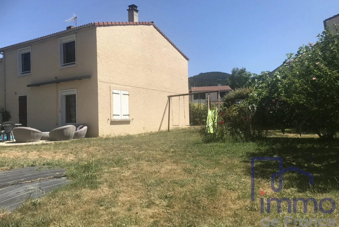 Maison rénovée de 103 m² avec jardin à Le Chambon Feugerolles 