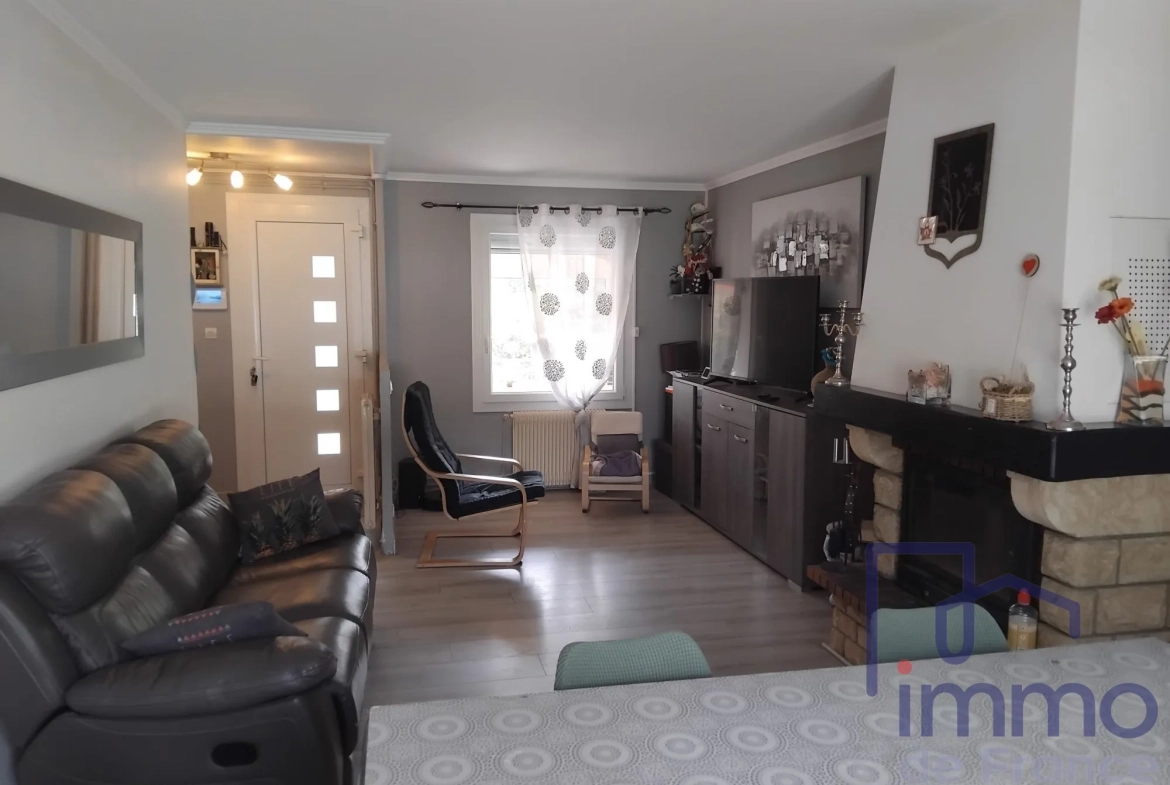 Maison rénovée de 103 m² avec jardin à Le Chambon Feugerolles 